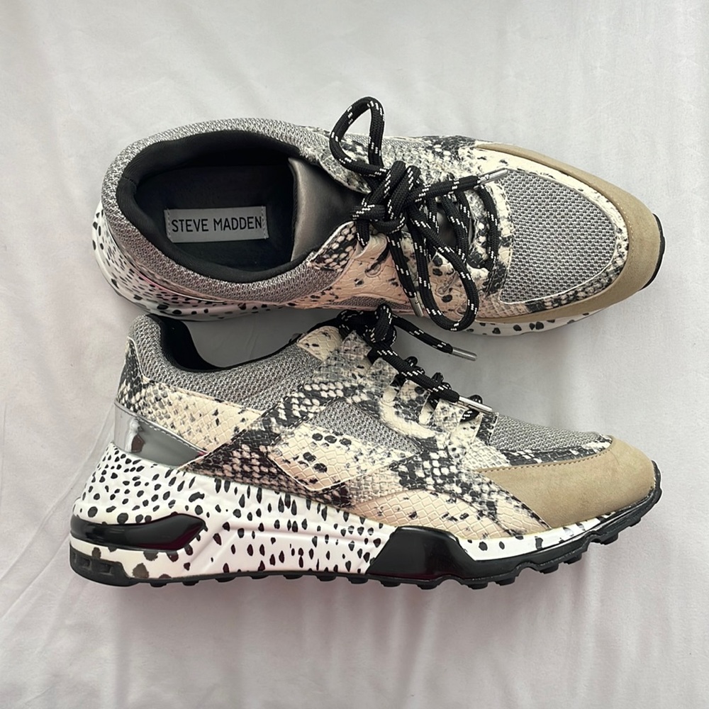 Steve Madden sneakers🤍